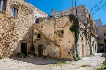 Fototapeta na wymiar Altes Haus in der Hafenstadt Gallipoli, Italien