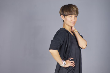 Obraz premium studio portrait of an asian woman in leisure wear