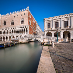 Fototapeta na wymiar Doge's Palace and Bridge of Sighes in Venice, Italy