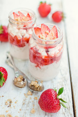 Yoghurt with strawberries