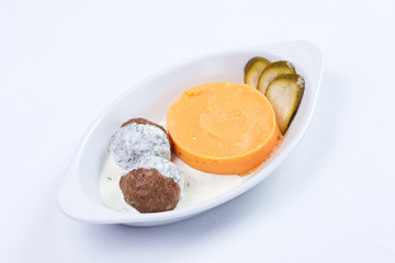 meatballs with mashed potato