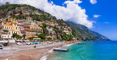 Foto op Plexiglas Positano strand, Amalfi kust, Italië Italiaanse vakanties - prachtig strand van Positano - schilderachtige kust van Amalfi