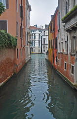 Fototapeta na wymiar Cozy Canal in Venice