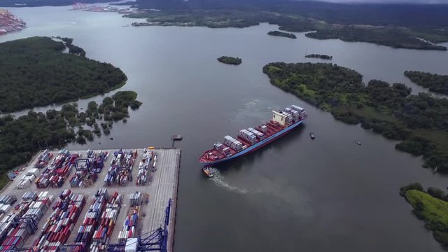Aerial_Port_Buenaventura_Colombia_Ship_Tugs_07-4K.mov