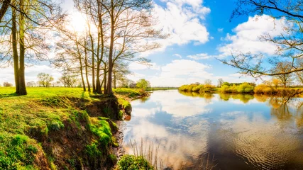 Foto auf Acrylglas Landschaft im Frühling mit Bäumen und Wiesen am Fluss © Günter Albers