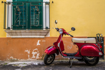 Fototapeta na wymiar Vespa Motorroller in Gallipoli, Italien