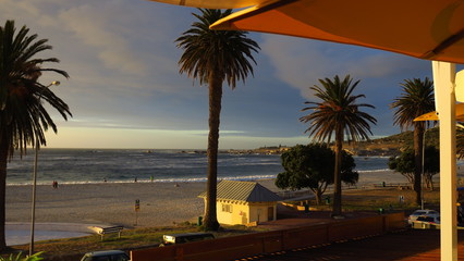 Abendrot in Camps Bay auf der Kap-Halbinsel in Südafrika