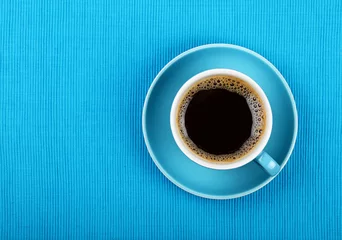 Foto op Plexiglas Full black coffee in blue cup close up top view © breakingthewalls