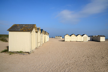 Cabines de bains sur la plage de riva bella à Ouistreham
