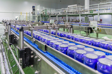 Packed cans on the conveyor belt in berverage factory