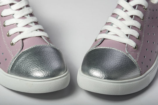 Leather sneakers with white laces 