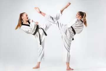 Rolgordijnen The studio shot of group of kids training karate martial arts © master1305