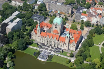 Foto auf Acrylglas Luftaufnahme Neues Rathaus Hannover / Aerial view of Hanover town hall (Germany) © rammi76