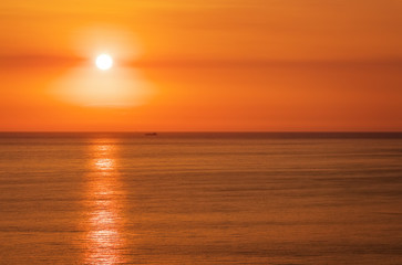 Fototapeta premium Beautiful sunset above the sea