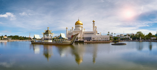 Bandar Seri Begawan,Brunei Darussalam/MARCH 31,2017: Sultan Omar Ali Saifuddin Mosque - obrazy, fototapety, plakaty