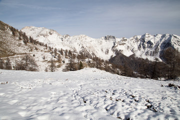 Fototapeta na wymiar Montagne in inverno