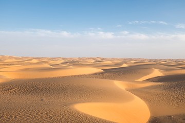 Fototapeta na wymiar Endless Desert Landscape in Mauritanian Sahara