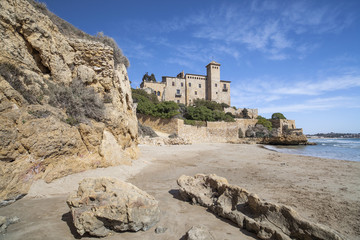 Fototapeta na wymiar Castle and mediterranean beach, Tamarit,Tarragona,Catalonia,Spain.