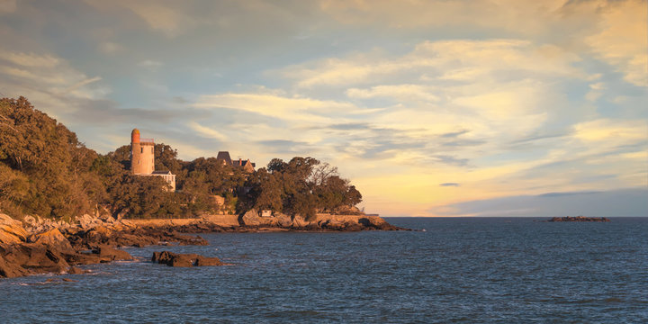 la c&ocirc;te rocheuse et tour plantier