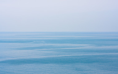 Naklejka premium Blue clean sea or ocean and clear sky background