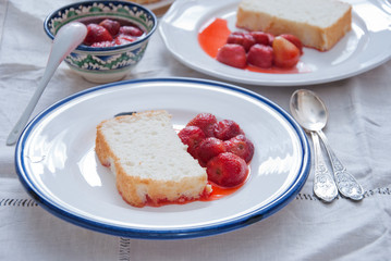 Angel Food Cake with Strawberry