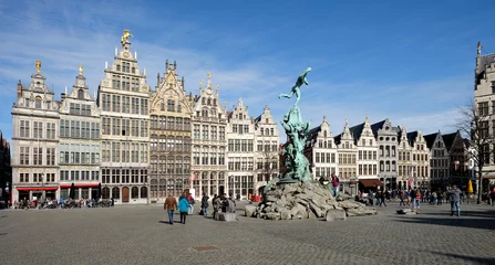 Deurstickers Antwerpen Uitzicht op de historische Grote Markt van Antwerpen, België.