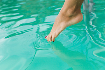 Sexual legs in pool