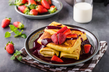 Filled pancakes with strawberries