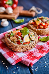 Buns stuffed with mushrooms, bell pepper, eggs and bacon