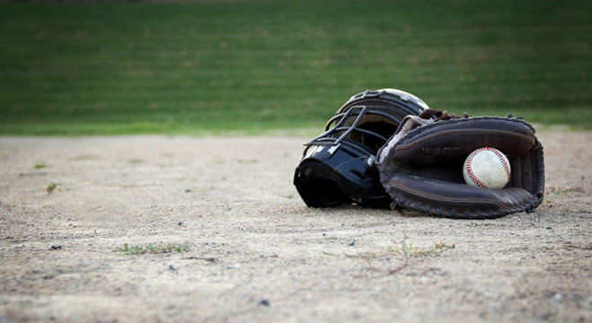 Men's baseball catcher's gear