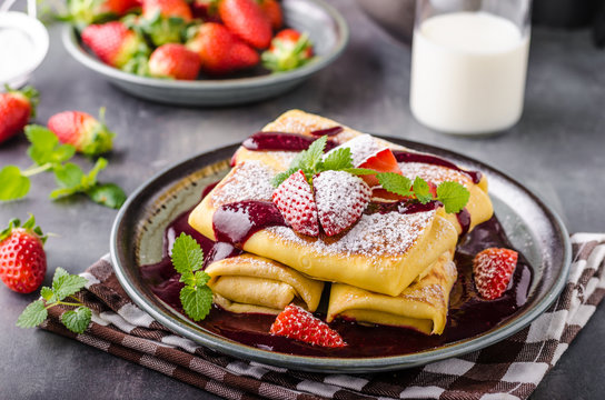 Filled pancakes with strawberries