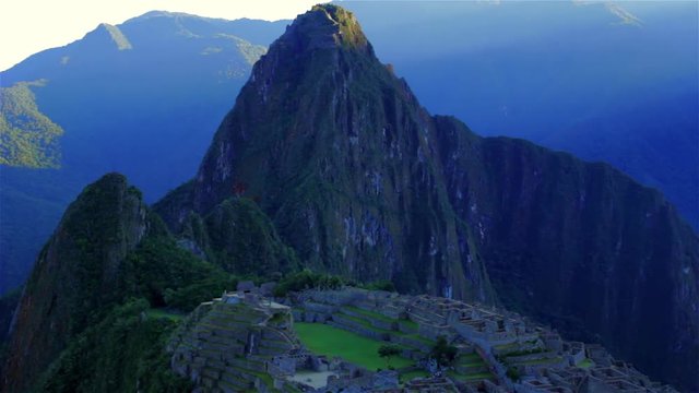 timelapse of machupichu with the sun in the background down the mountain HD