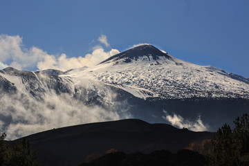 Etna cratere sommitale © Etna ·REC Attivo
