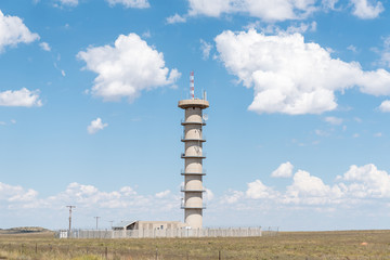 Microwave telecommunications tower