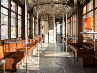 Keuken spatwand met foto Lege tram in de stad Milaan © acronimo
