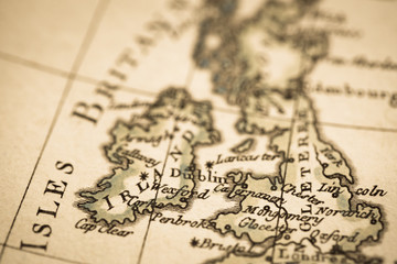 アンティークの世界地図　イギリスとアイルランド