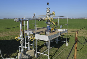 The equipment and technologies on oil fields. Oil well
