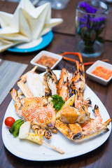 grilled big crabs and seafood for dinner