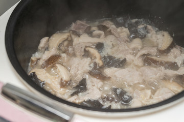cooking rice with pork mushroom and black fungus by electric rice cooker at home