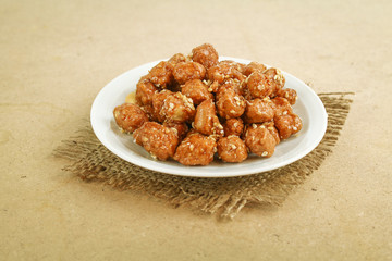 sugared peanut with white sesame