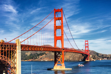 Fototapeta na wymiar Golden Gate Bridge in San Fracisco City