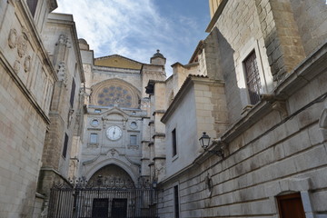 Fototapeta premium calle cerca de la catedral de Toledo