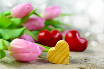 Obraz na płótnie Canvas Tulpen und Herzen zum Muttertag