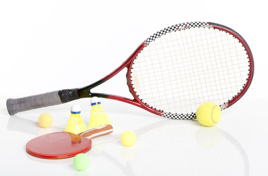 Tennisschläger mit Tischtennisschläger