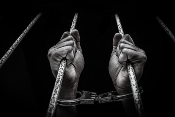 hand prisoner