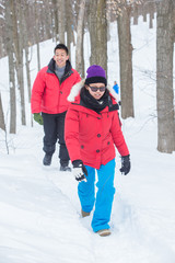 Fototapeta na wymiar Asian couple hiking in the winter