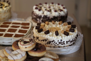 Sally Lunn / Delicious sweet rolls lie on the table