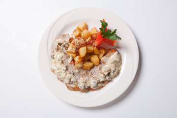 Fresh sliced chicken with roasted potato and mushroom souce