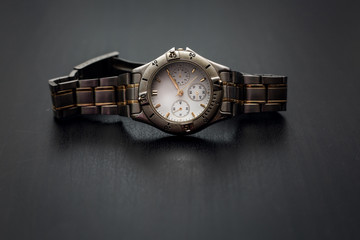 Retro mens wrist watch