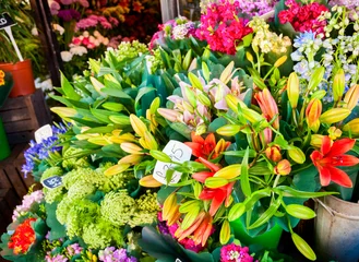 Cercles muraux Fleuriste Flowers at street market in England